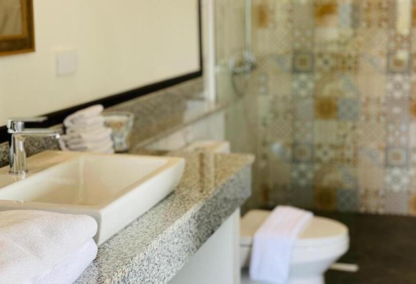 اتاق لوکس با تخت بزرگ, Nan Seasons Boutique Resort