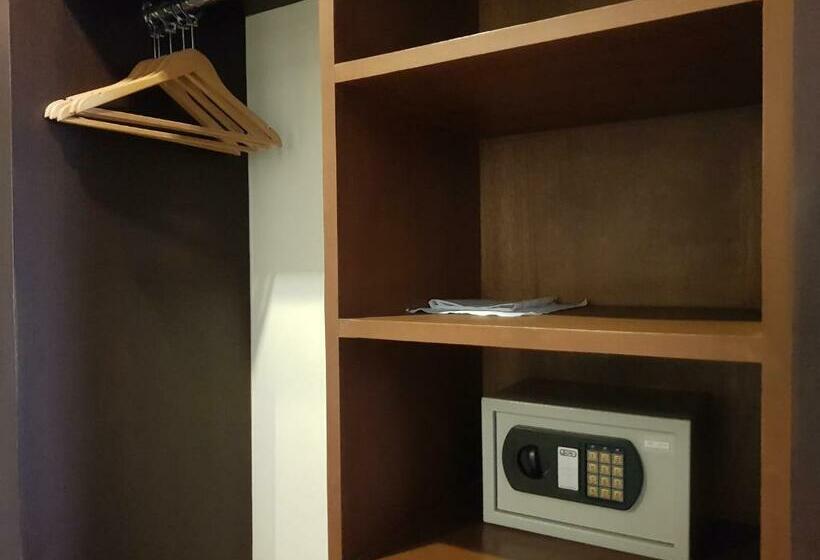Семейный Номер, Pangviman Place Resotel Sha Plus