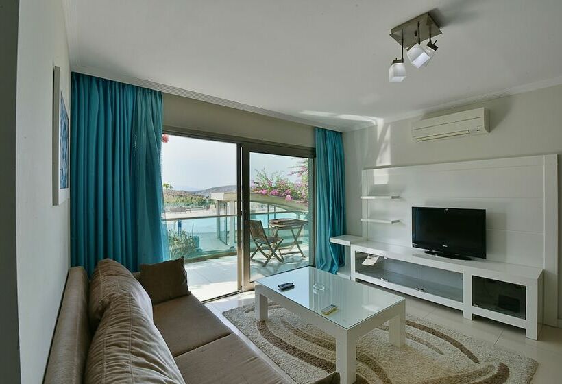 Апартаменты 2 Спальни Вид на Море, Royal Palm Residence