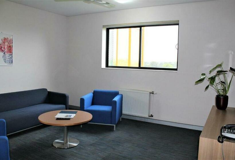 Апартаменты 5 спален, Western Sydney University Village Penrith