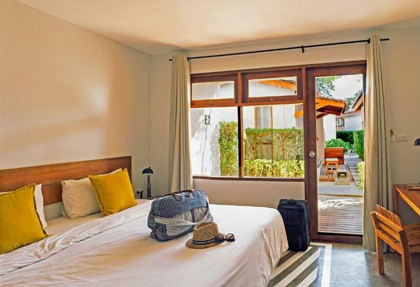 이코노미 룸, Escape Beach Resort   New Look Renovated