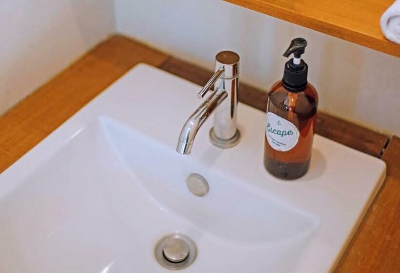 이코노미 룸, Escape Beach Resort   New Look Renovated