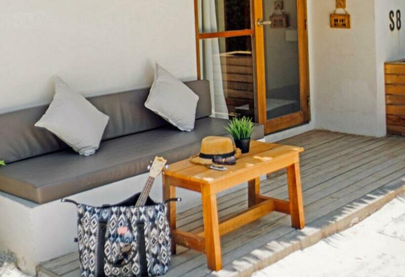 스탠다드 방갈로, Escape Beach Resort   New Look Renovated