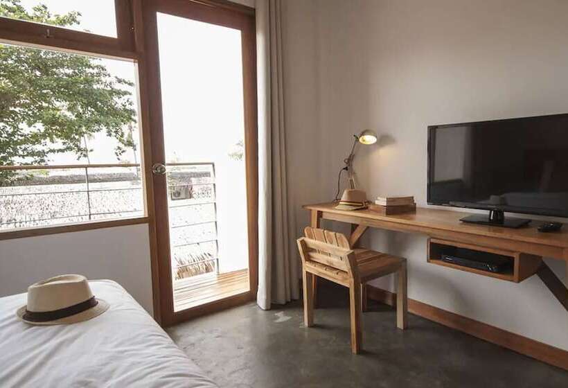 이코노미 룸, Escape Beach Resort   New Look Renovated