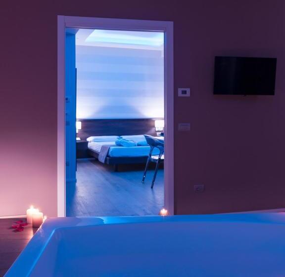 Полулюкс с Гидромассажем, Grand Hotel Biffy