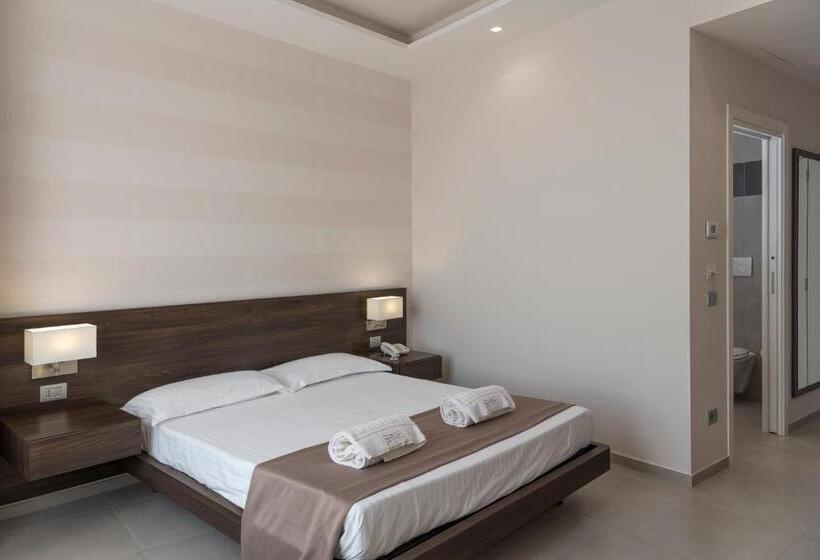 Номер Стандарт Трехместный, Grand Hotel Biffy
