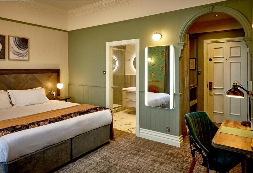 اتاق اجرایی, Alderley Edge