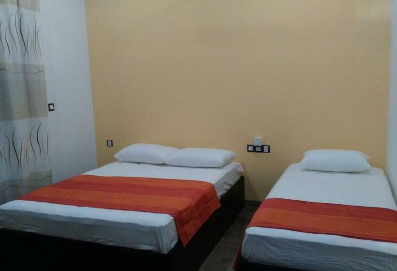 חדר דלוקס לשלושה, Adara Negombo