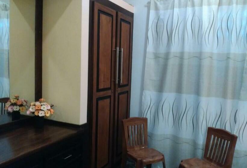 חדר דלוקס לשלושה, Adara Negombo