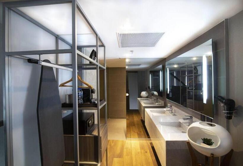 带大床的套房, Ac Hotel By Marriott Guadalajara Mexico