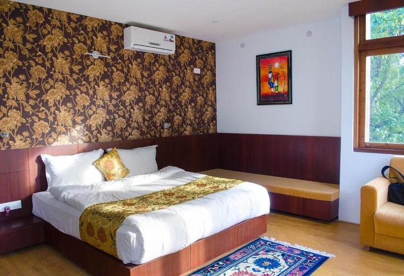 Premium room w/ mountain view, The Golden Crest