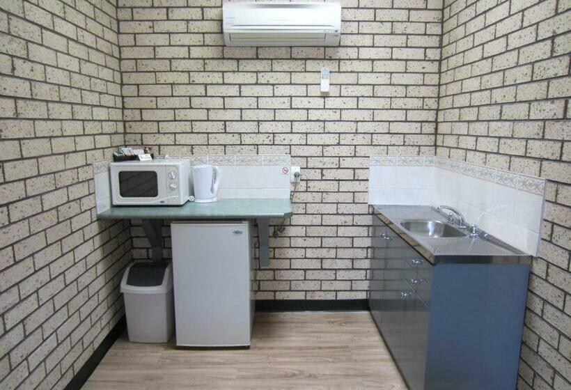 Семейный Номер, Cowra Crest Motel