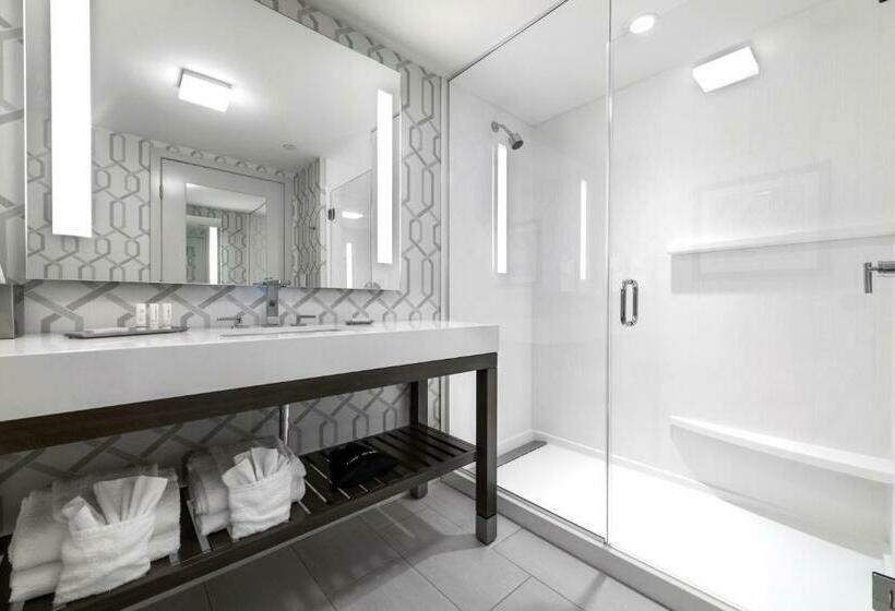 디럭스 룸 킹사이즈 침대, Courtyard By Marriott Edgewater Nyc Area