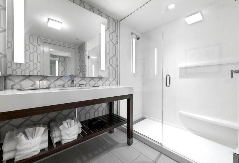 디럭스 룸 킹사이즈 침대, Courtyard By Marriott Edgewater Nyc Area