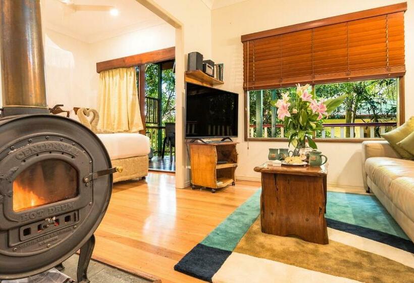 Студио Стандарт с Балконом, Lillypilly S Cottages & Day Spa