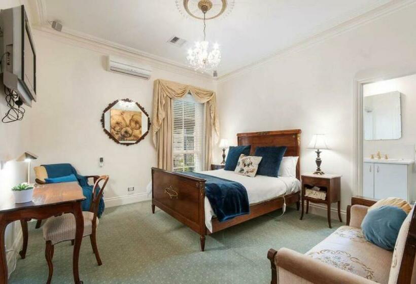 Люкс Кровать Квин, Montfort Manor