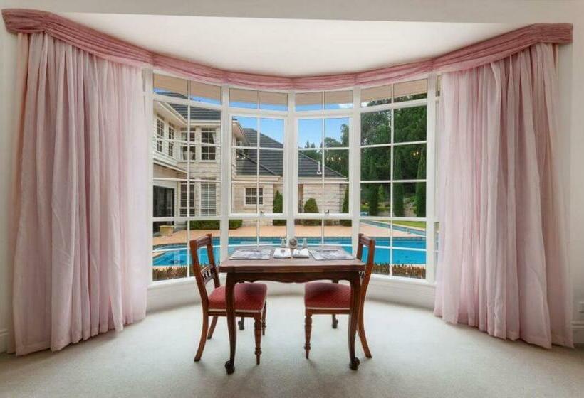行政套房, Montfort Manor