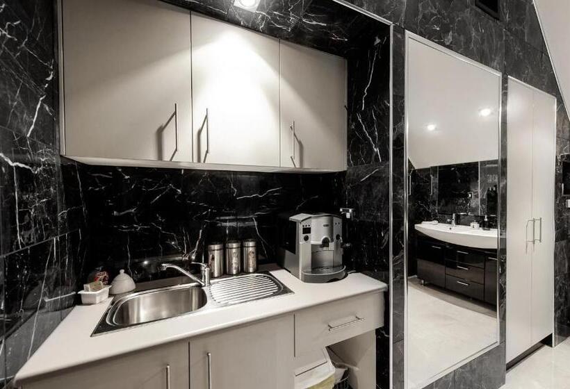 Люкс Deluxe Кровать Кинг, Montfort Manor