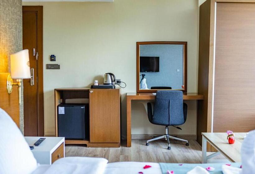 اتاق لوکس با چشم‌انداز دریا, Tilya Resort