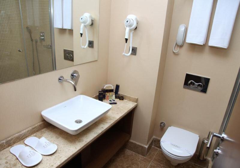 اتاق لوکس با چشم‌انداز دریا, Tilya Resort