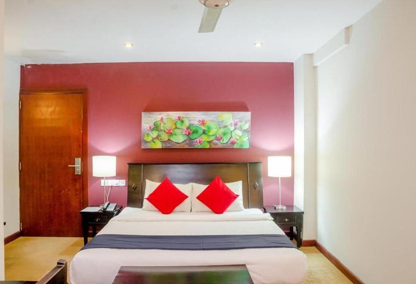 Family Suite, Opulent River Face