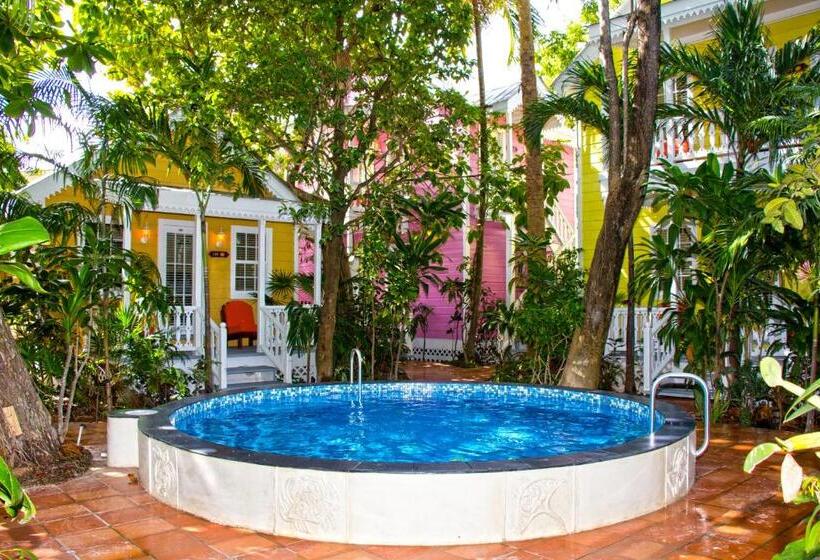 Номер Стандарт Вид на Бассейн, Ramon's Village Resort