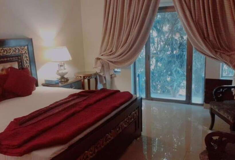 اتاق لوکس, Gulberg Lodges Cavalry Lahore
