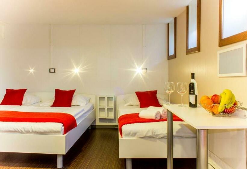 اتاق استاندارد چهار تخته, Botel Marina