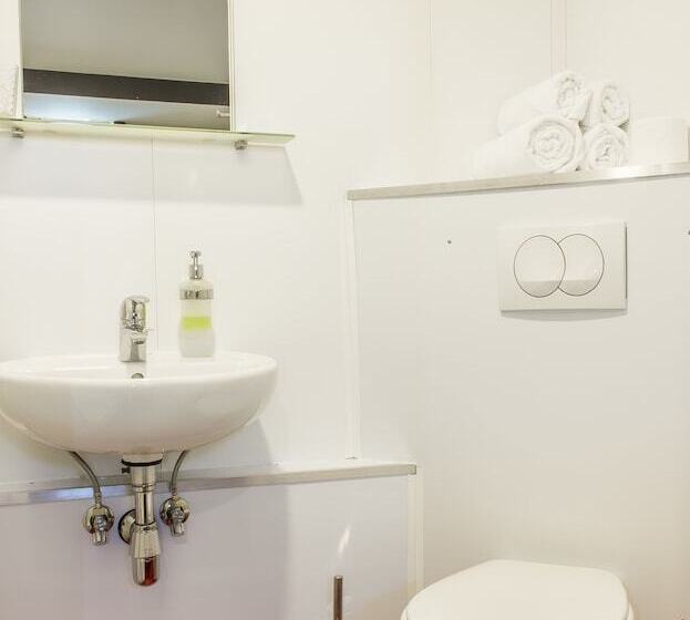 اتاق استاندارد چهار تخته, Botel Marina