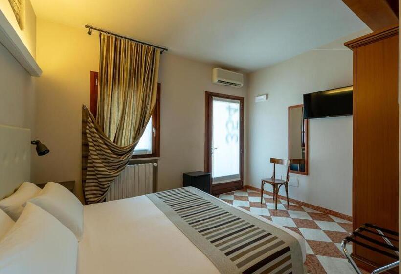 غرفة قياسية, A Casa Dei Gonzaga