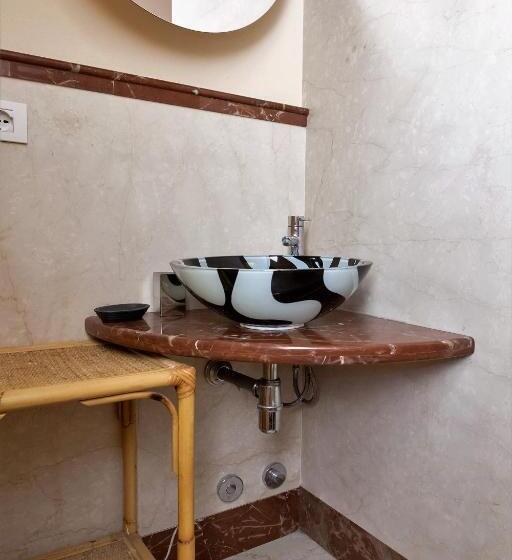 اتاق استاندارد یک نفره, Cavour33