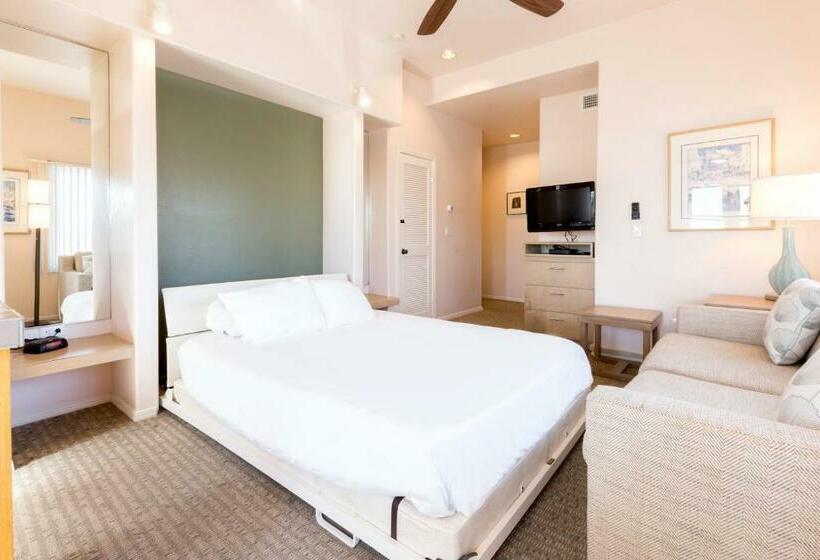 스탠다드 스튜디오, Wave Crest Resort