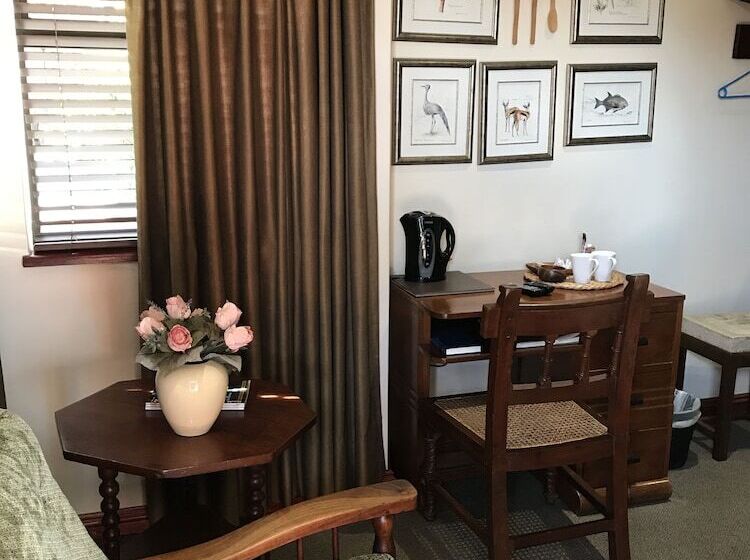 Номер Deluxe, The Crown Guest House
