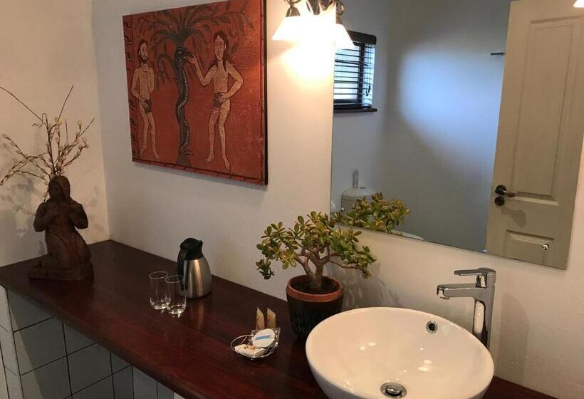 스탠다드 룸 가든 전망, The Crown Guest House