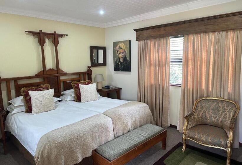 Номер Deluxe, The Crown Guest House