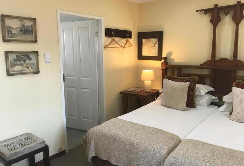 Номер Стандарт Вид на Сад, The Crown Guest House