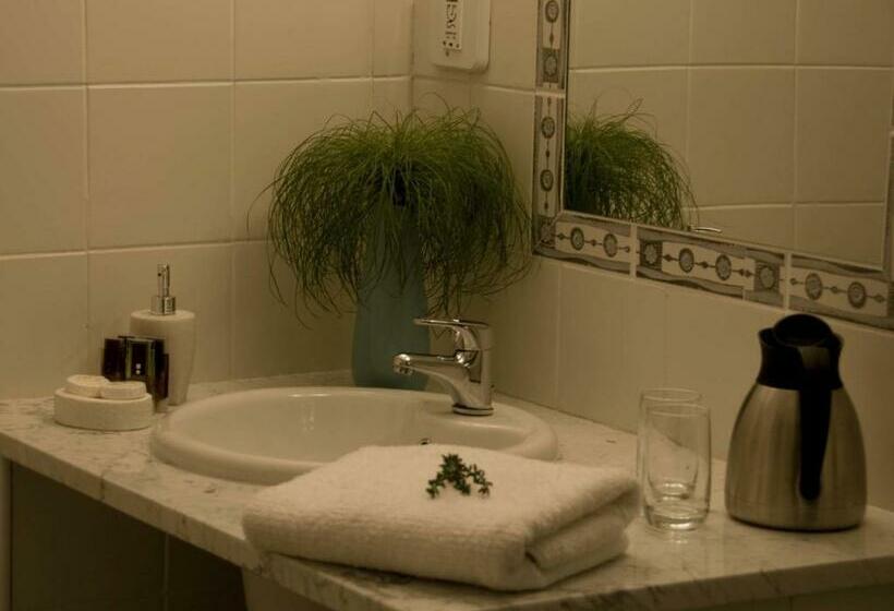 Номер Deluxe, The Crown Guest House