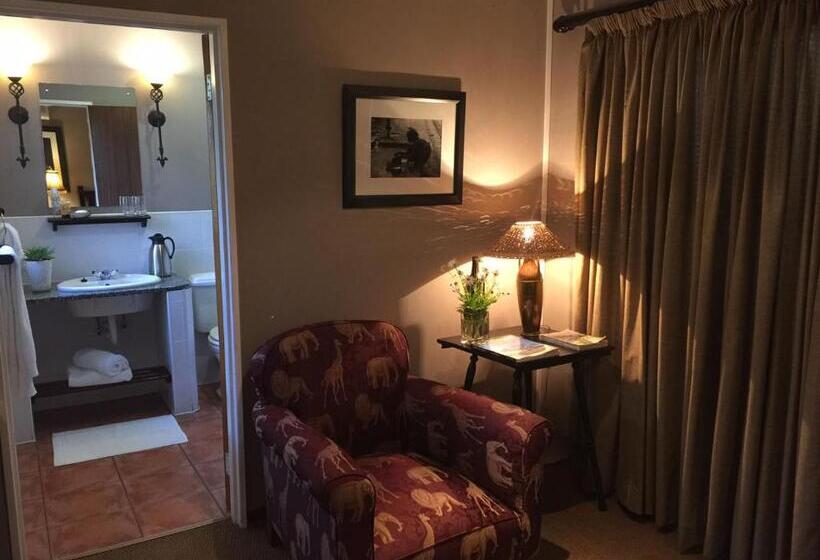 Номер Стандарт Вид на Сад, The Crown Guest House