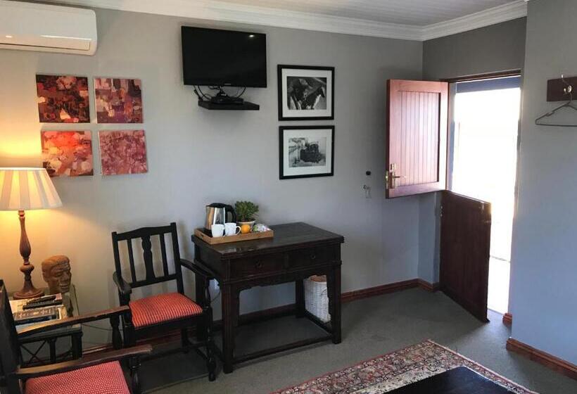 Номер Стандарт Вид на Сад, The Crown Guest House