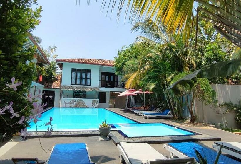 اتاق خانوادگی با چشم‌انداز استخر, Villa Tangalle Lagoon