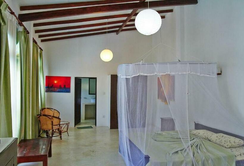 اتاق خانوادگی با چشم‌انداز استخر, Villa Tangalle Lagoon