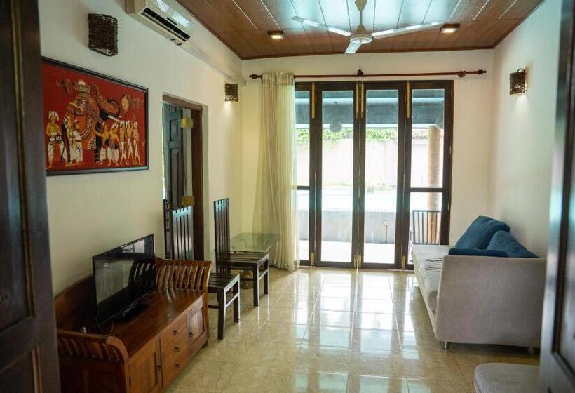 ویلای 3 خوابه, Villa Tangalle Lagoon