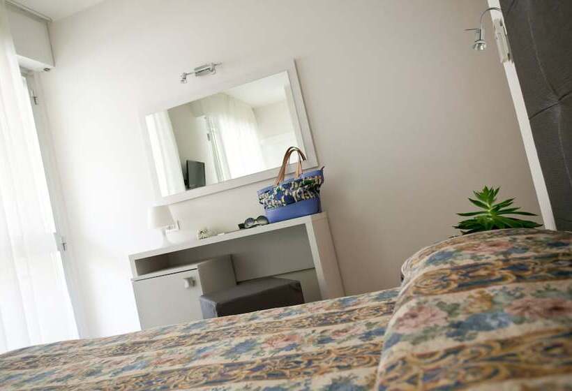 Standard 4-Bettzimmer mit Balkon, Thea