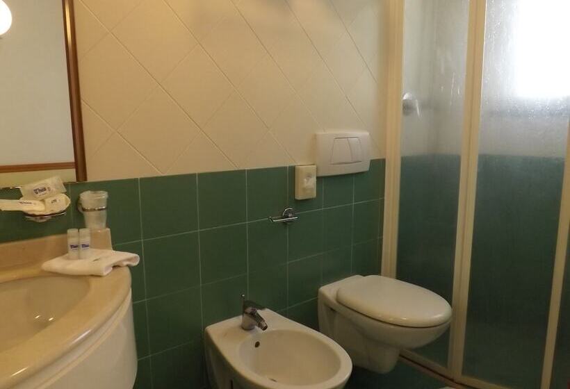 Standard 4-Bettzimmer mit Balkon, Thea