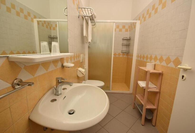4 Bett Standardzimmer, Thea
