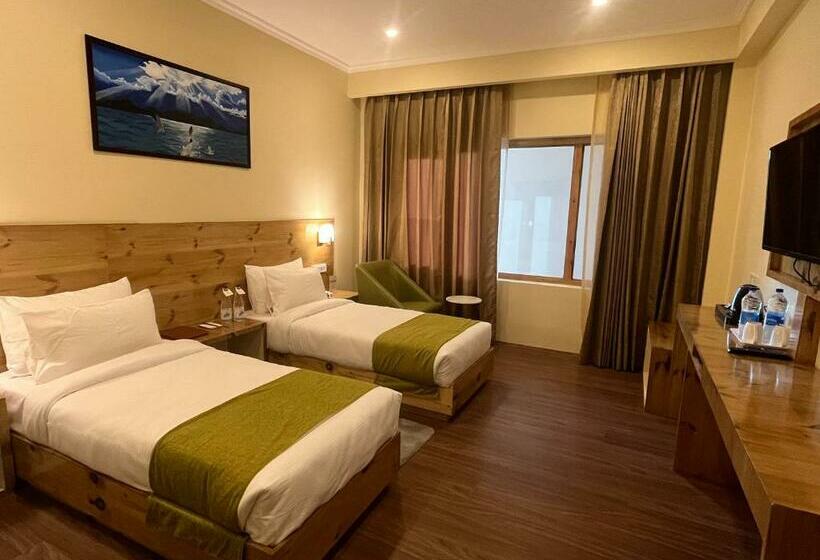 اتاق استاندارد با چشم‌انداز کوهستان, Crown Himalaya