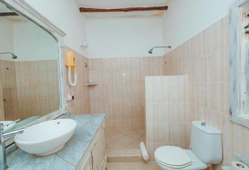 اتاق استاندارد سه نفره, Twiga Beach Resort