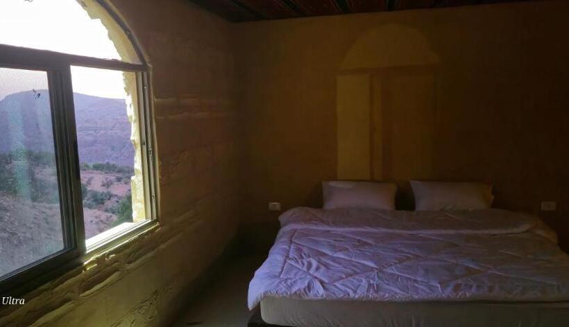 اتاق استاندارد با چشم‌انداز کوهستان, Dana Historic Village