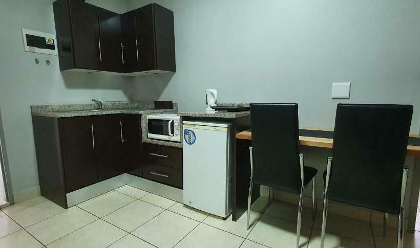 디럭스 룸, Siesta Guest House