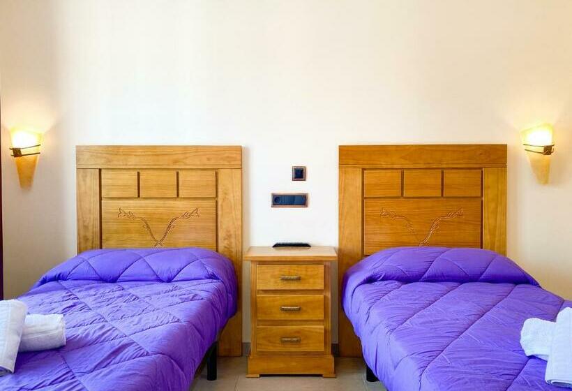 Номер Стандарт с Балконом, Hostal Ainoa